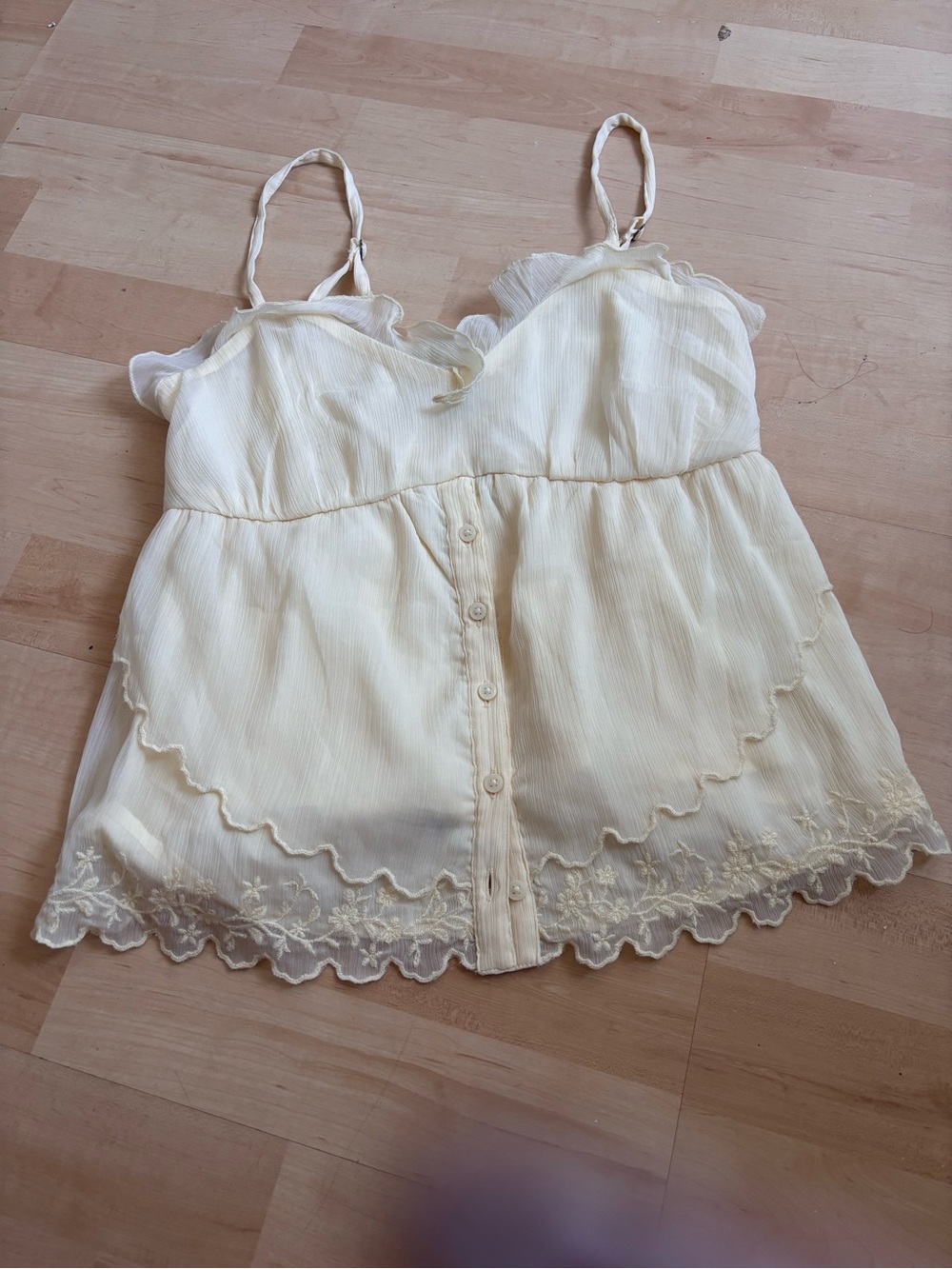 NWT Hollister Delicate Lace-Trim Cream Cami TopM